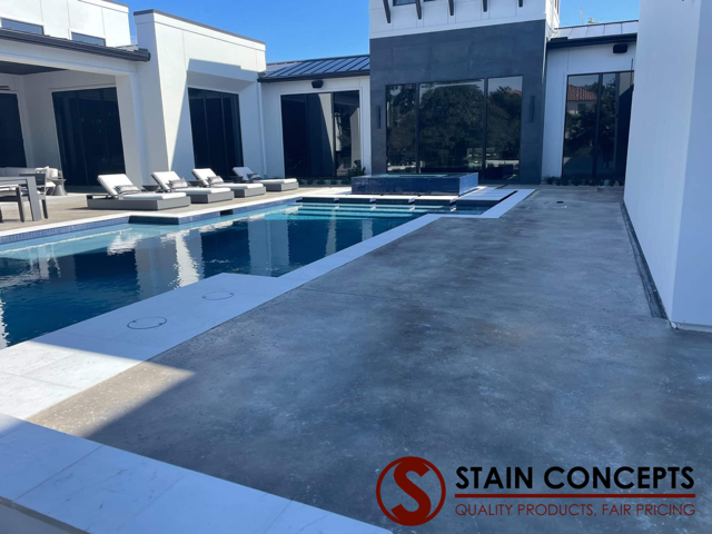 How to Choose the Right Finish for a Stained Pool Deck in San Antonio